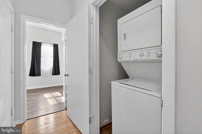 Building Photo - 1918 W Diamond St