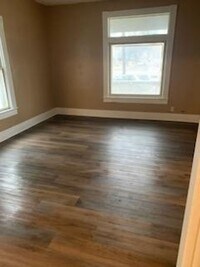 Building Photo - 3 bed 1 bath house