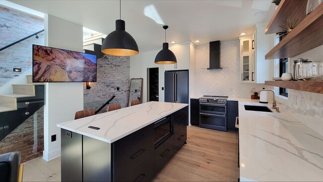 Primary Photo - Station House Suite B is a stunning 2 bedr...