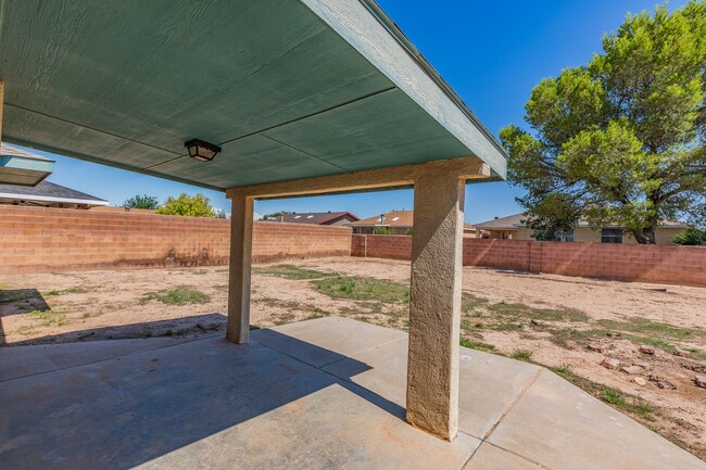 Building Photo - 3 Bedroom 2 Bath Home