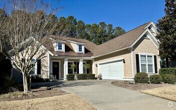 Building Photo - Beautifully Maintained Three Bedroom Home ...