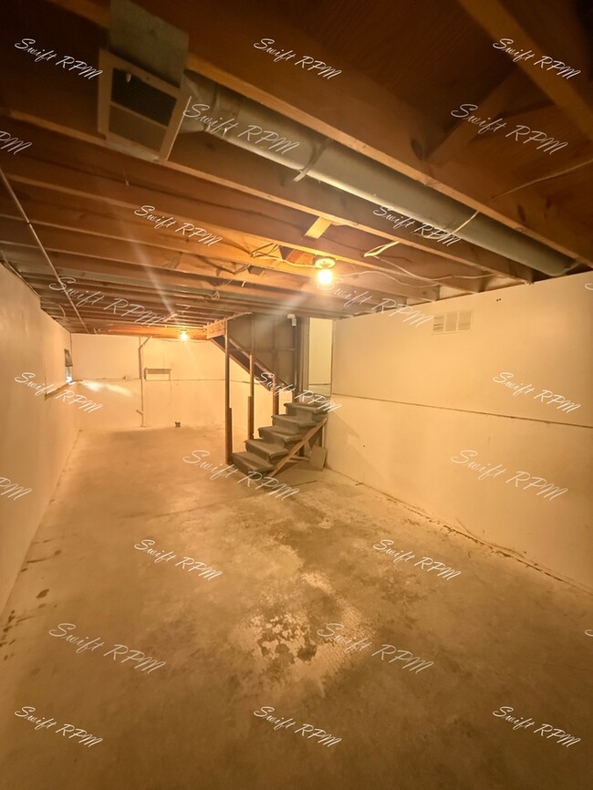 Building Photo - 819 E Sheridan St