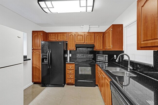 Building Photo - 5140 SW 40th Ave