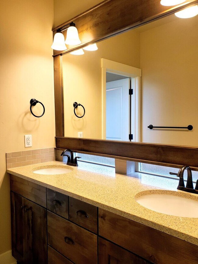Building Photo - Modern 3-Bed in The Bridges with Community...