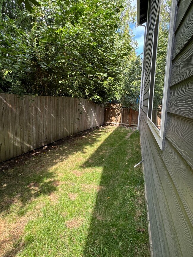 Building Photo - Wonderful Central Kitsap 4 bedroom in Village View neighborhood...now available