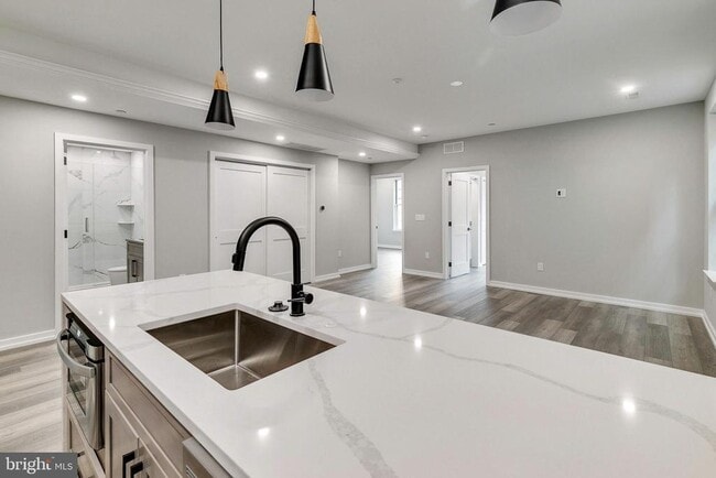 Building Photo - 752 S 16th St