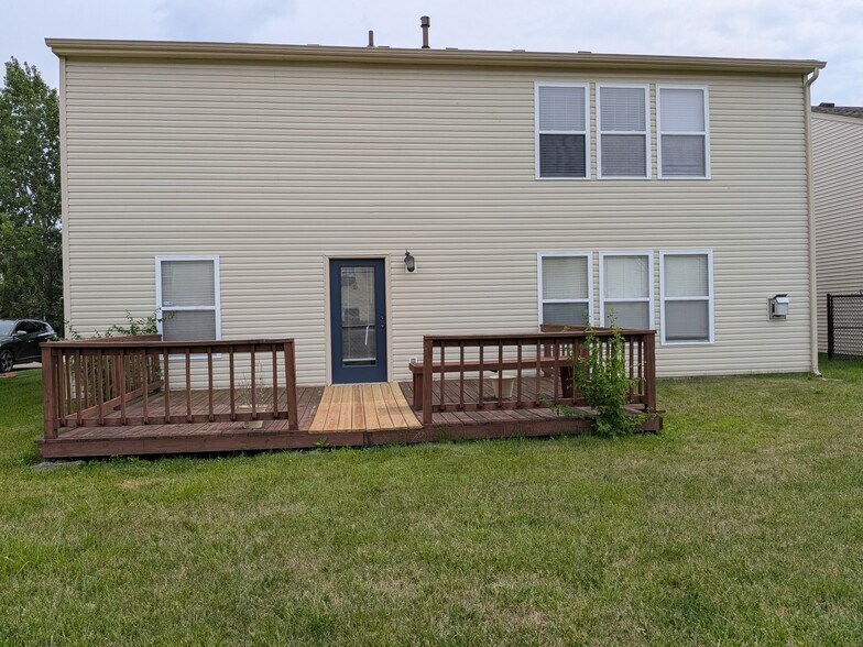 Building Photo - 10418 Memorial Knoll Dr