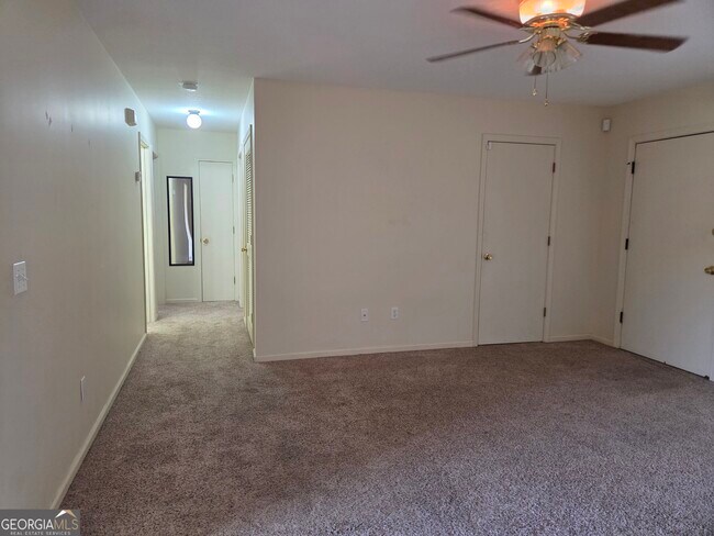 Building Photo - 301 Arlington Dr