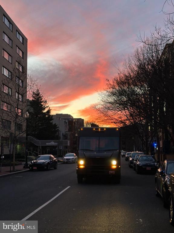 Building Photo - 522 21st St NW