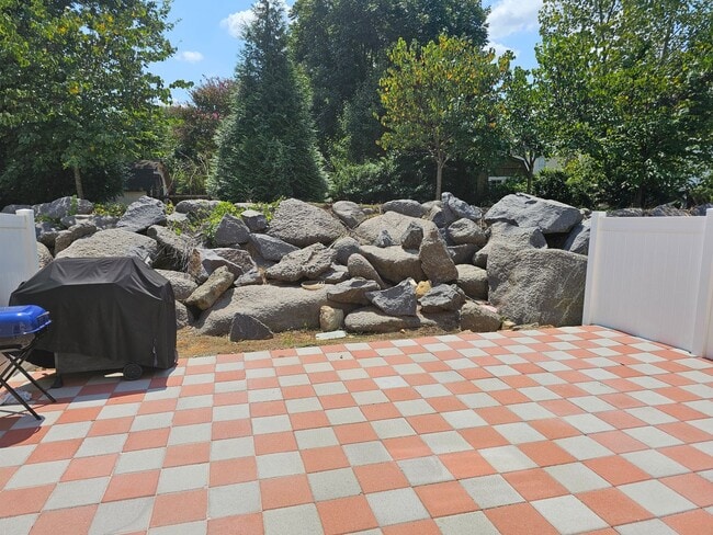 Building Photo - Well Maintained Large townhome in Steele Creek
