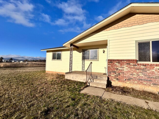 Building Photo - Beautiful 3 Bed 2 Bath House in Post Falls...