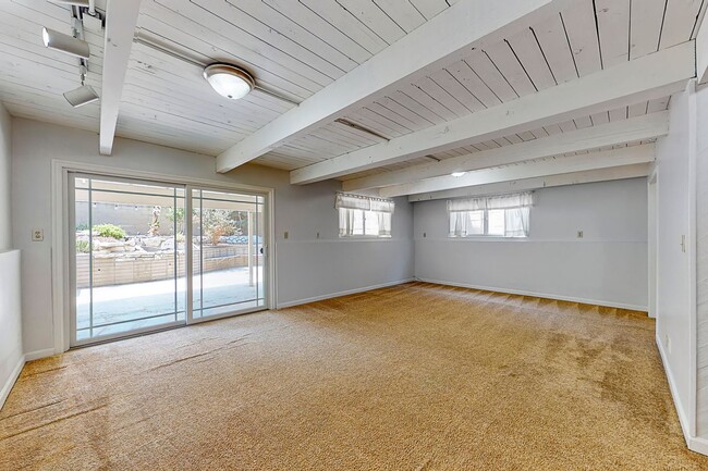 Building Photo - Large Family home - 4 Bedroom / 3 Bath