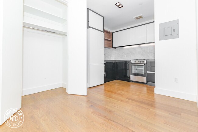 Primary Photo - 581 Ocean Pkwy
