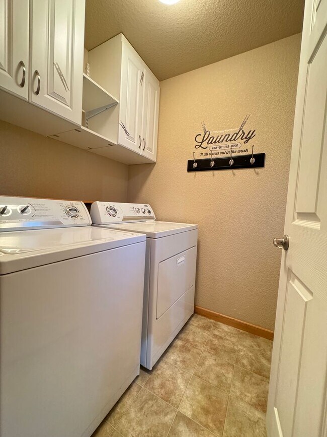 Building Photo - Wonderful Home in Wellington