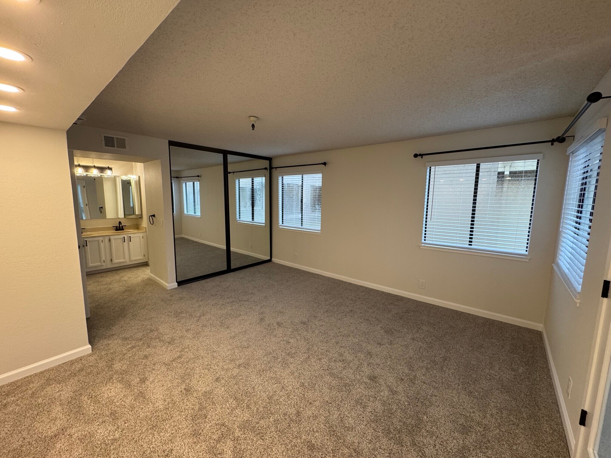 Building Photo - 545 Pierce St