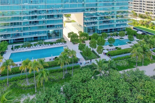 Building Photo - 10201 Collins Ave