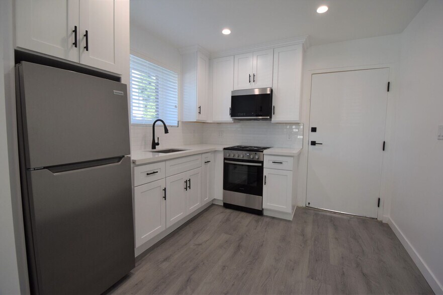 Building Photo - 5340 Whitsett Ave