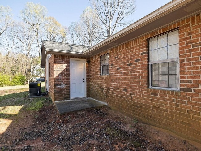 Building Photo - 151 Massey Ln