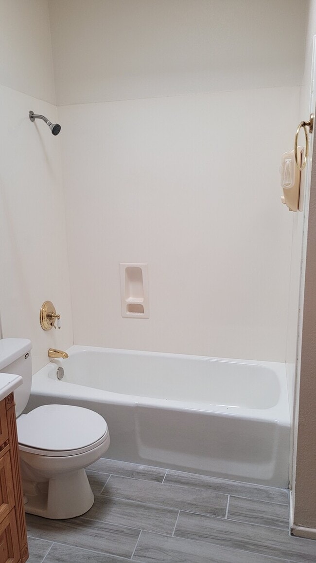 Building Photo - Freshly painted 3/2 house for rent near Cactus and SR51-MM