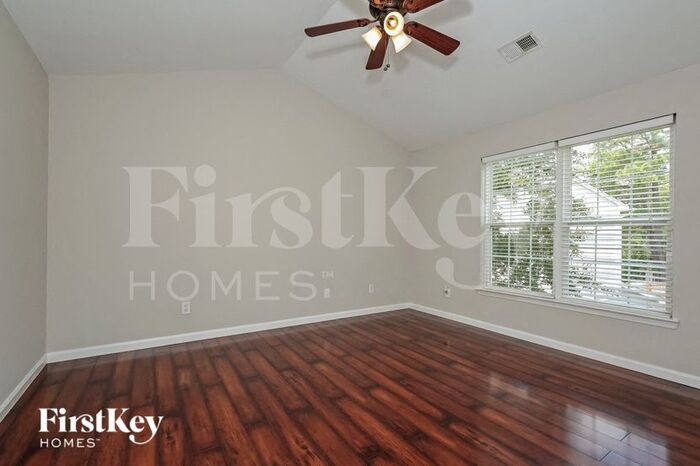 Building Photo - 3900 Gisbourne Dr