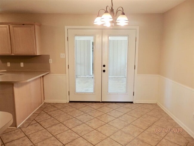 Building Photo - 2109 Riverside Dr