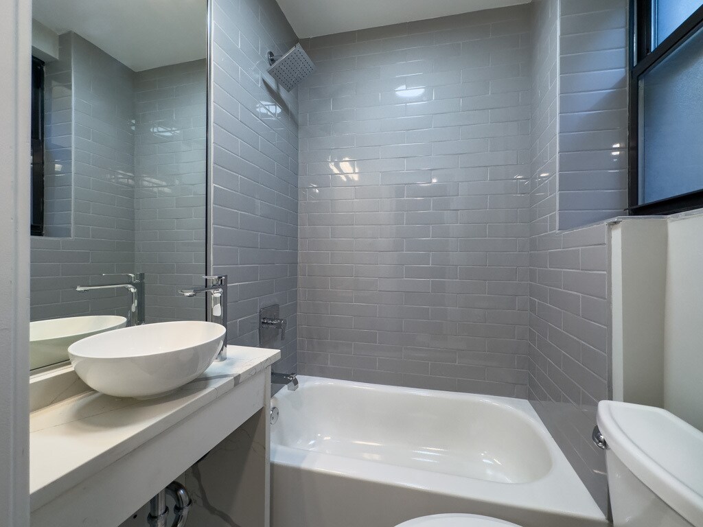 Building Photo - 503 W Belmont Ave