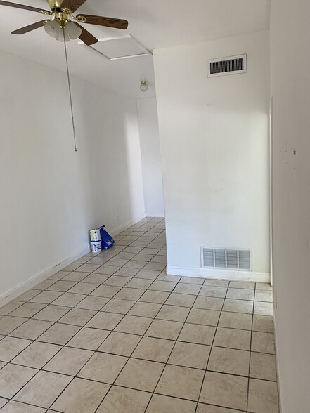 Living room area - 1407 E San Antonio Ave