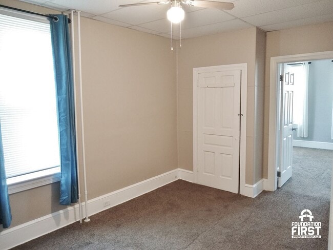 Building Photo - 5 Bed / 2 Bath Single Family Duplex