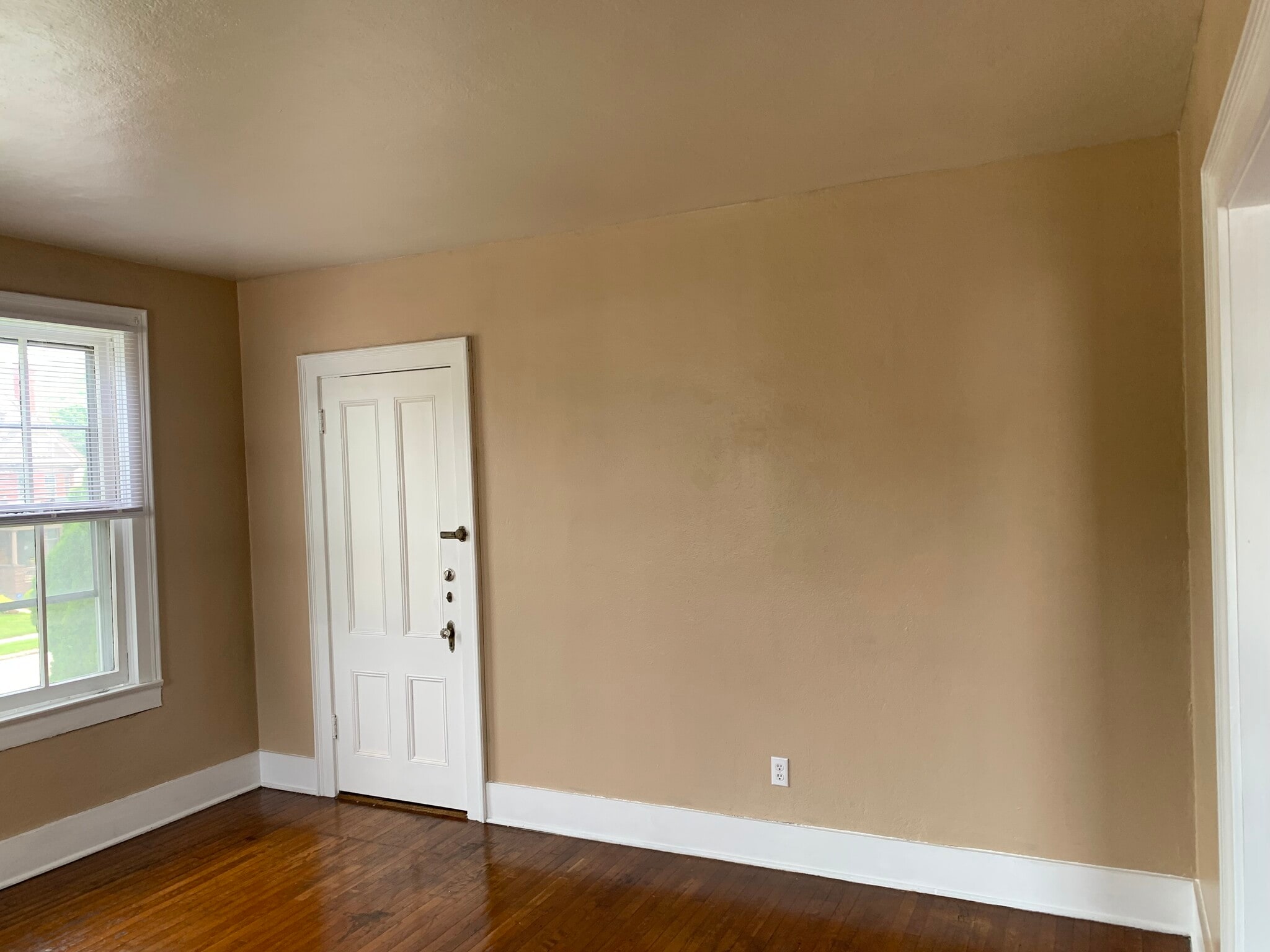 Building Photo - 223 Main St