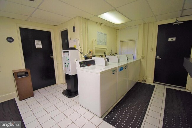 Building Photo - 718 S Washington St