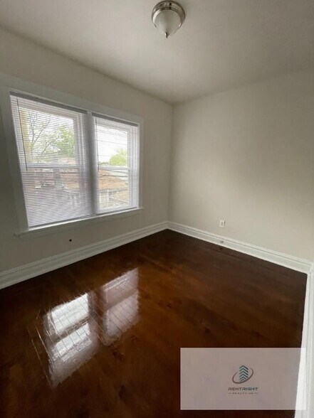 Building Photo - 4235-45 N Lamon