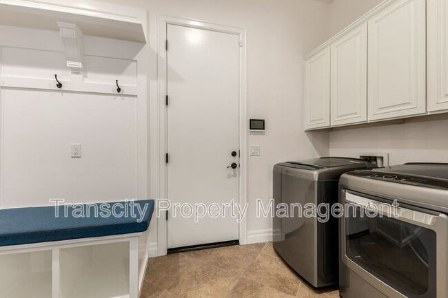 Building Photo - 1636 E Sattoo Way