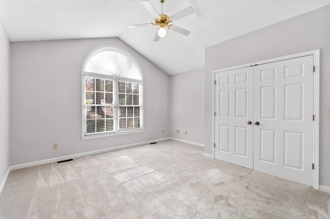 Building Photo - Beautiful Home in Greer Country Club Estates W/Bonus Room
