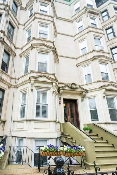 Building Photo - 1028 Hudson St
