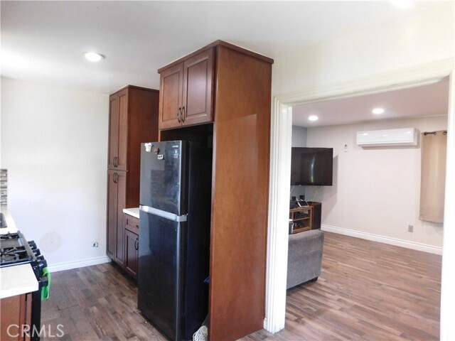 Building Photo - 806 E 103rd Pl