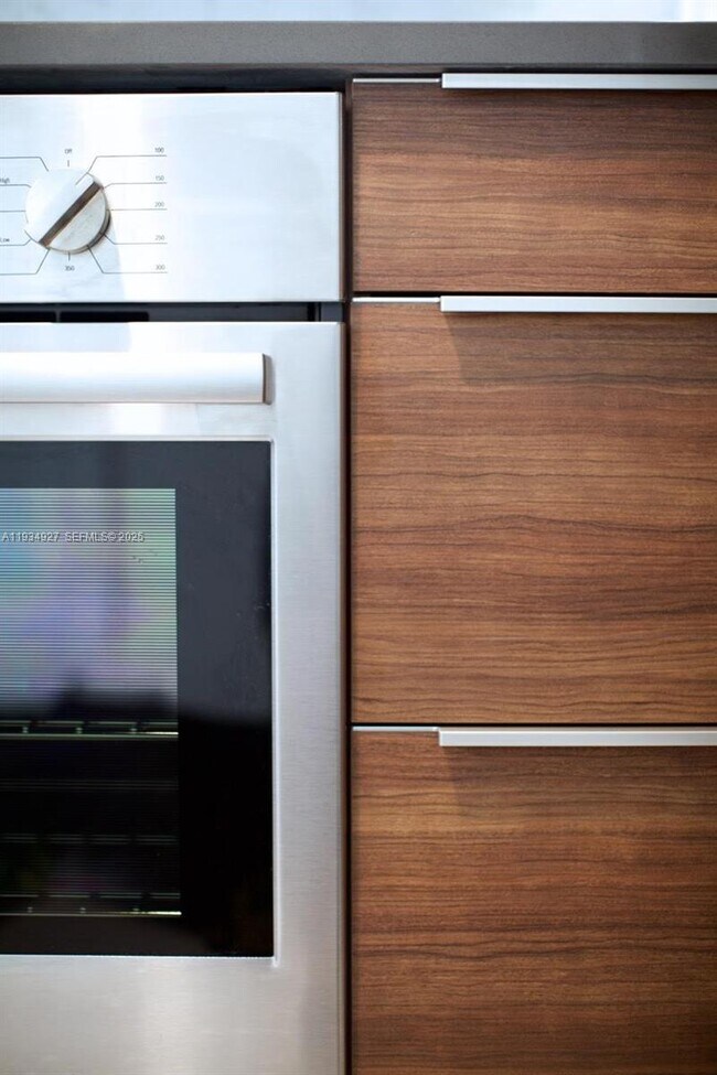 Building Photo - 601 NE 27th St