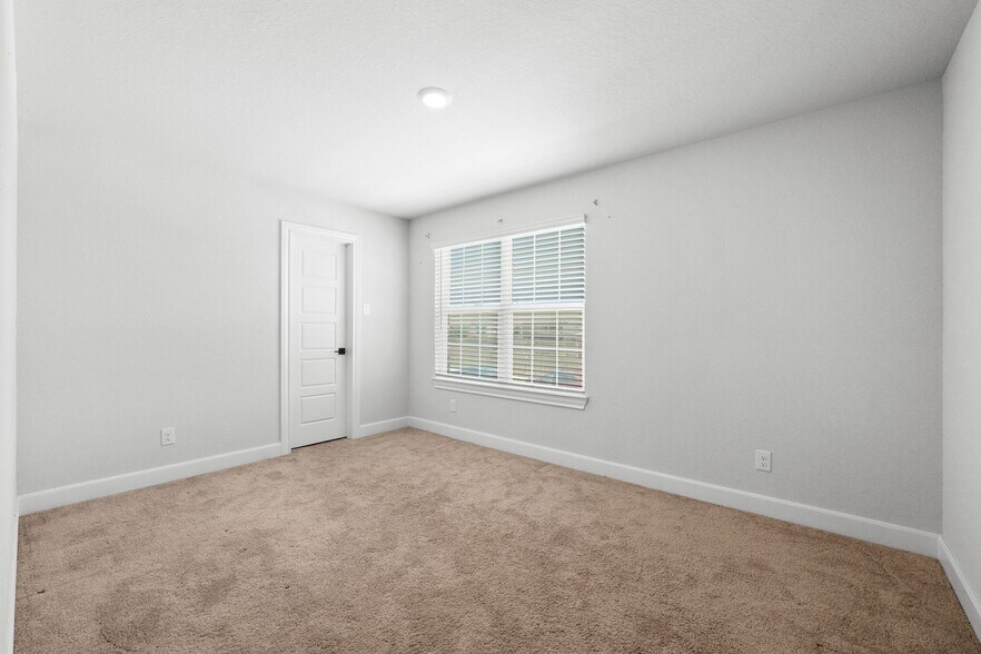 Building Photo - 6622 Aglet Aly