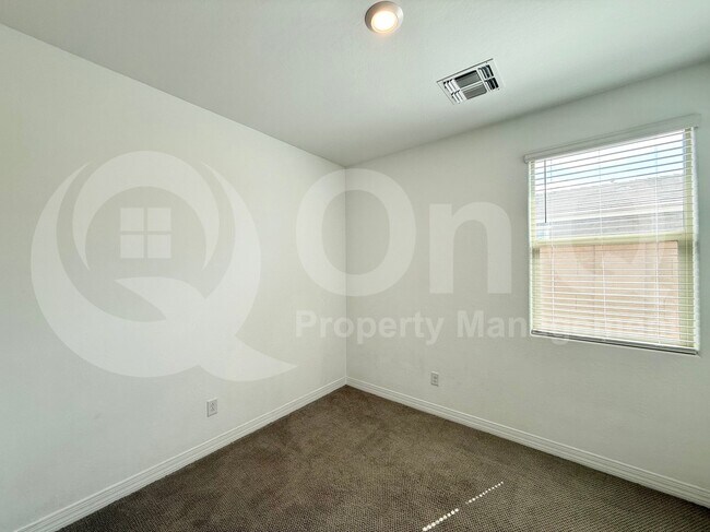 Building Photo - 6908 S 12th Way