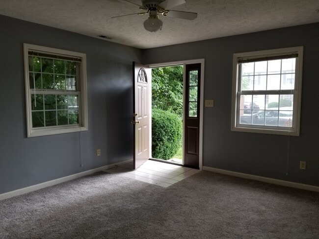 Building Photo - Nice Sherwood Hills Condo