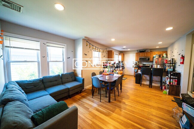 Primary Photo - 4 Iroquois St