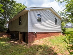 Building Photo - "Charming 3-Bedroom Retreat in Kings Mountain - Cozy 1050 sqft Home!"