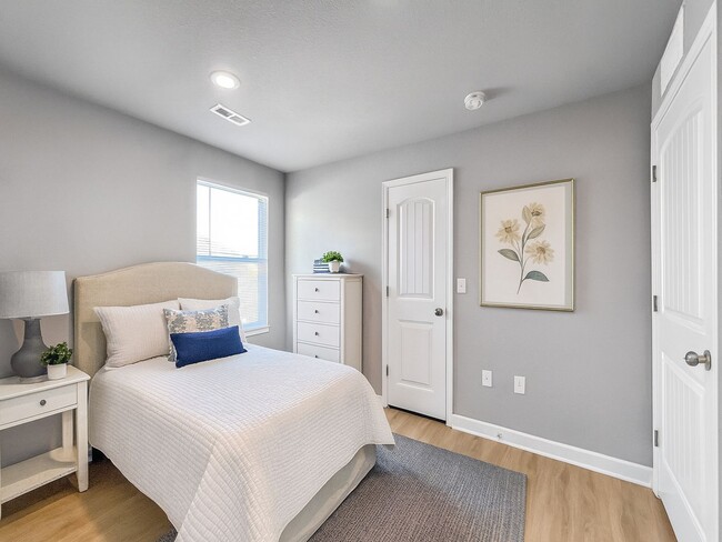 Building Photo - Charming 3-Bed, 2-Bath Ranch style duplex in the Colonial Gardens