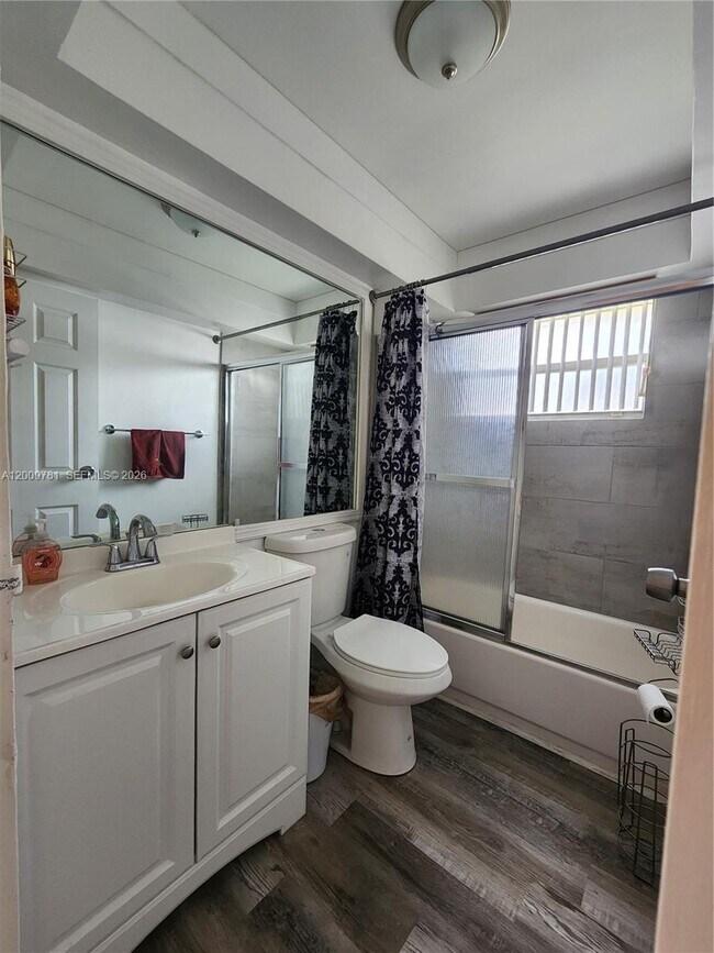 Building Photo - 232 Saxony Dr