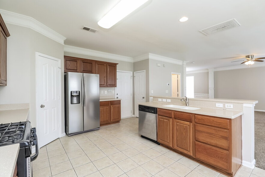 Building Photo - 620 Wrayhill Dr