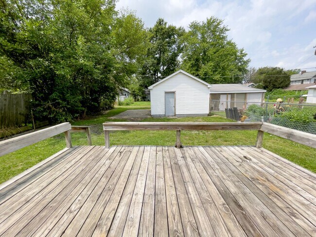Building Photo - *AVAILABLE NOW!* Cozy Three Bedroom Home!