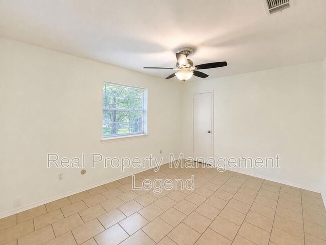 Building Photo - 112 Oak Hill Dr