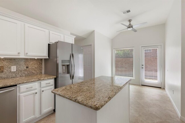 Building Photo - 30 Cedar Chase Pl