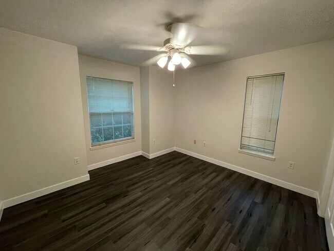 Building Photo - AVAILABLE FALL 2026!!! BEAUTIFUL 3 BEDROOM HOME