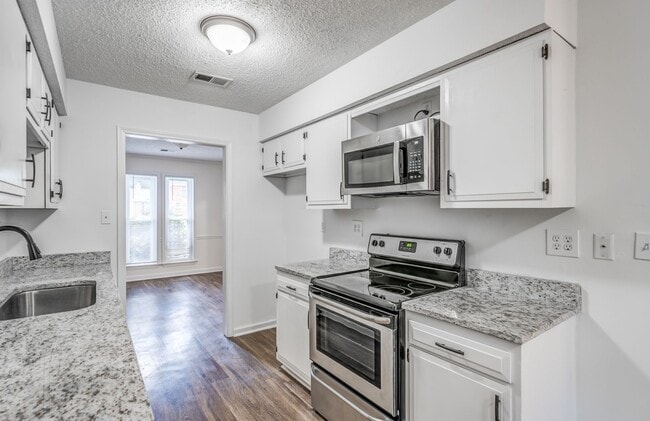 Building Photo - 1320 Fox Trace Dr