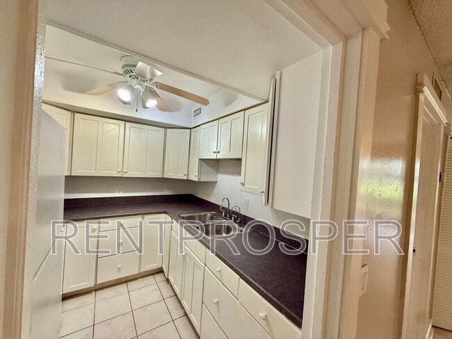 Building Photo - 938 N Lake Destiny Rd